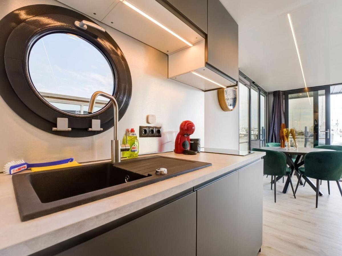 Beautiful Houseboat In Marina Of Volendam Hotel Екстериор снимка