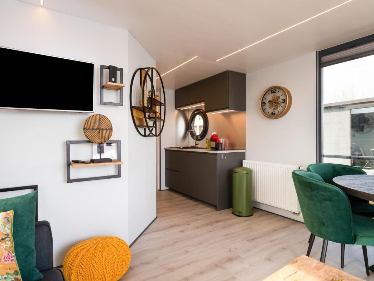 Beautiful Houseboat In Marina Of Volendam Hotel Екстериор снимка