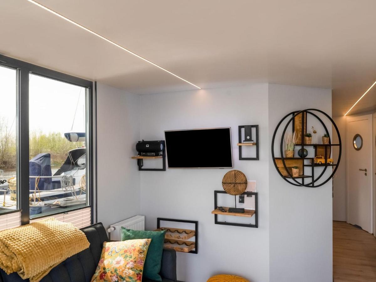 Beautiful Houseboat In Marina Of Volendam Hotel Екстериор снимка